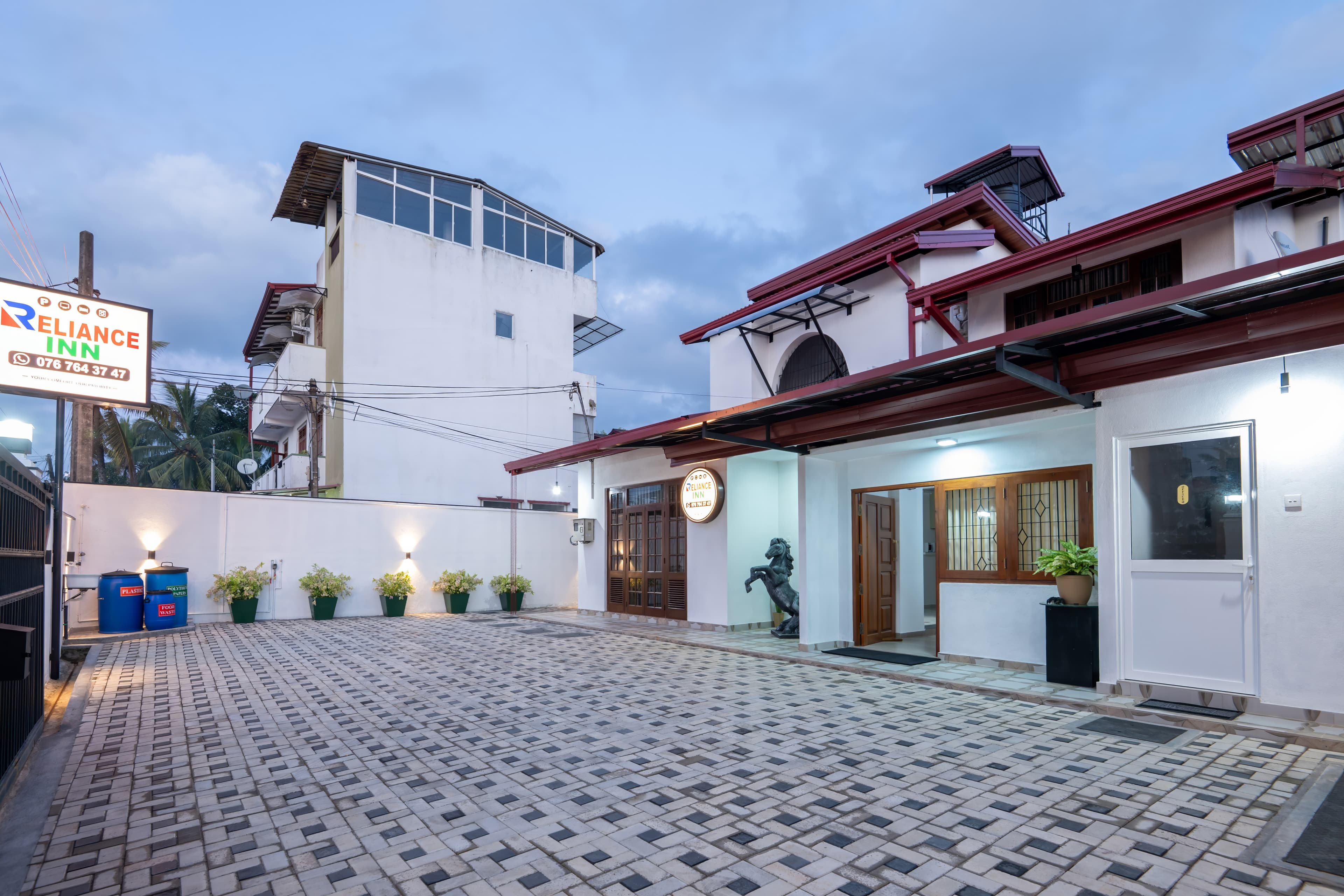 Courtyard and free on-site parking