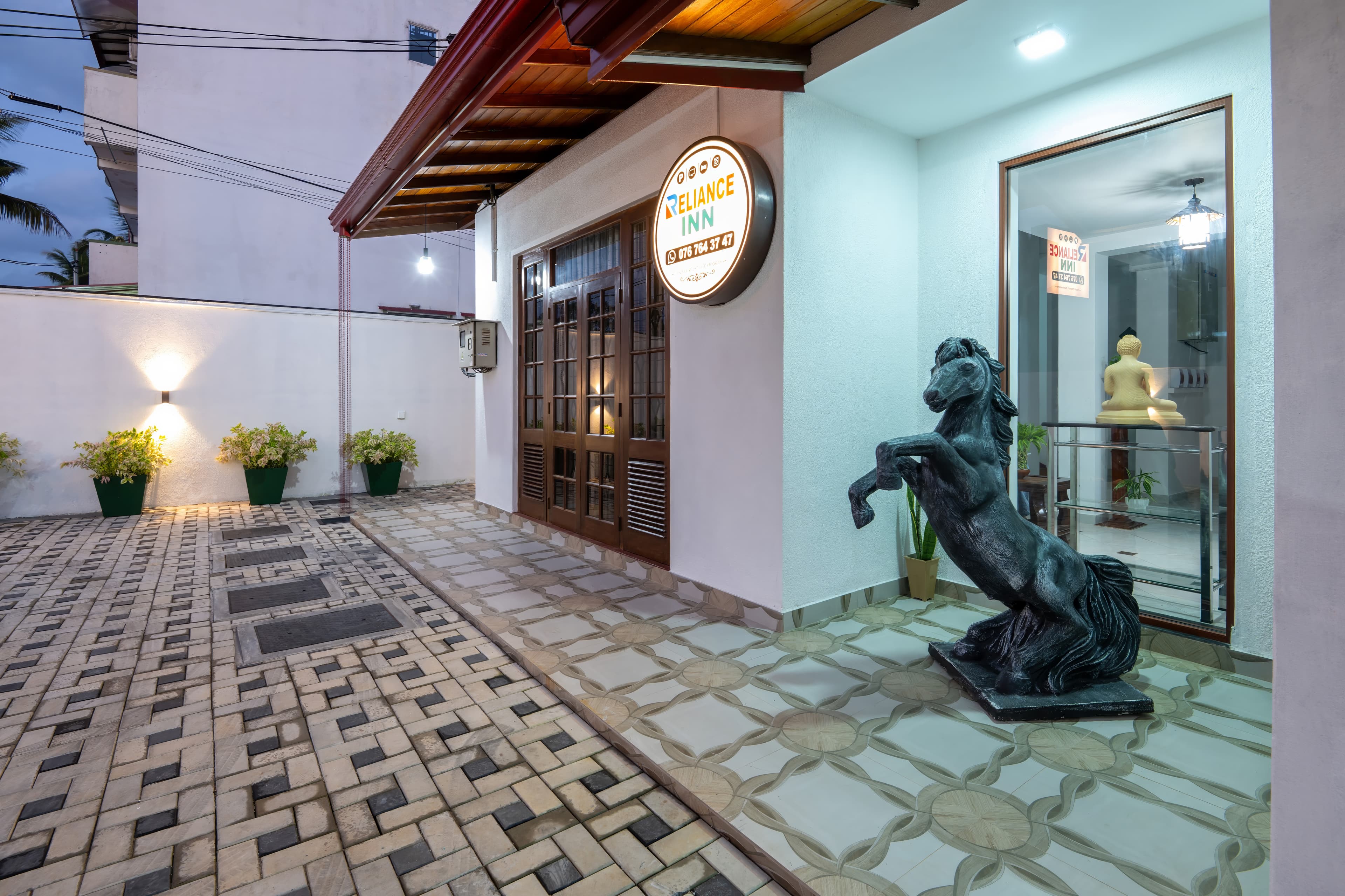 Main entrance with Reliance Inn sign and horse sculpture