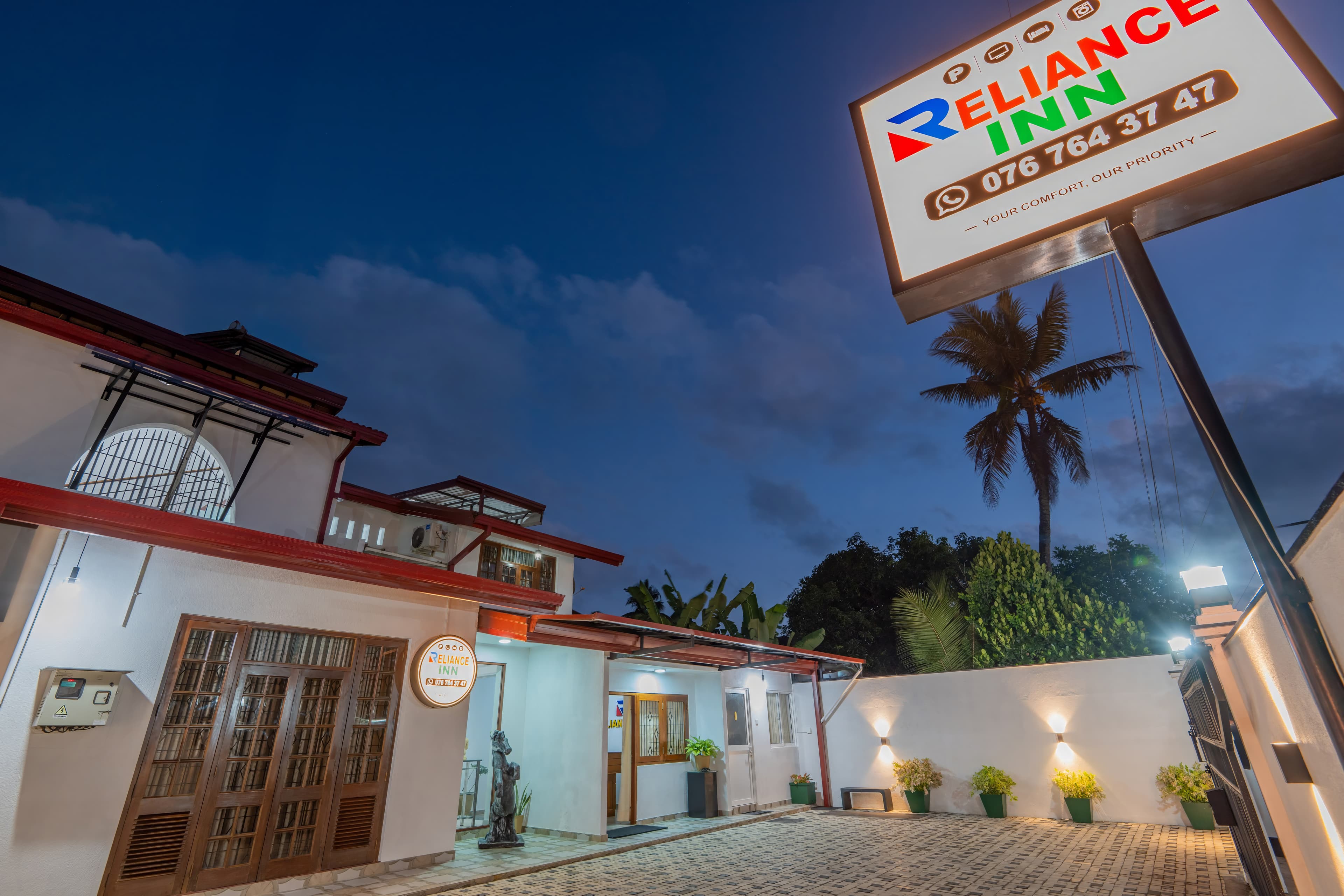 Reliance Inn roadside sign