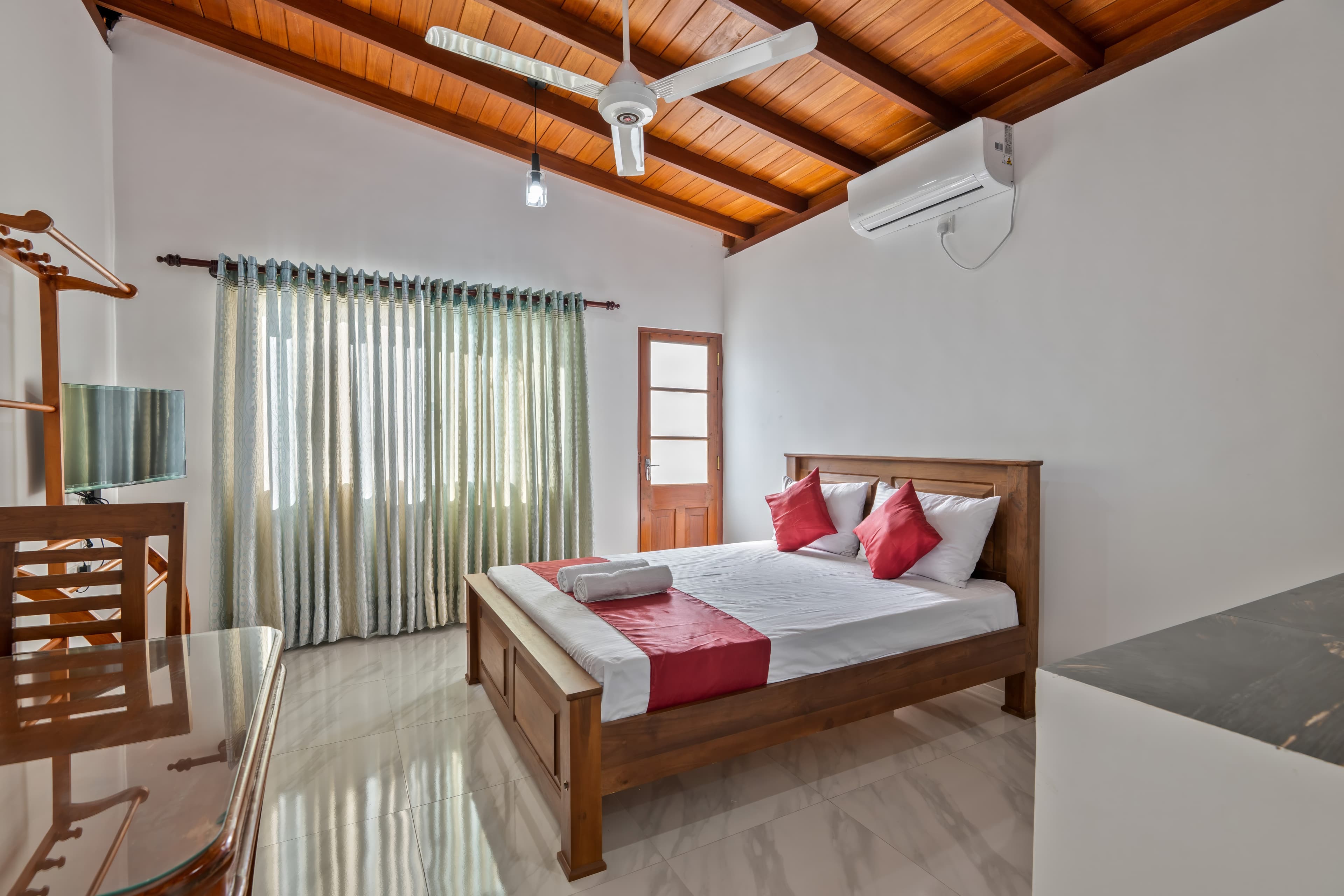 Comfortable AC Double room at Reliance Inn — photo 1