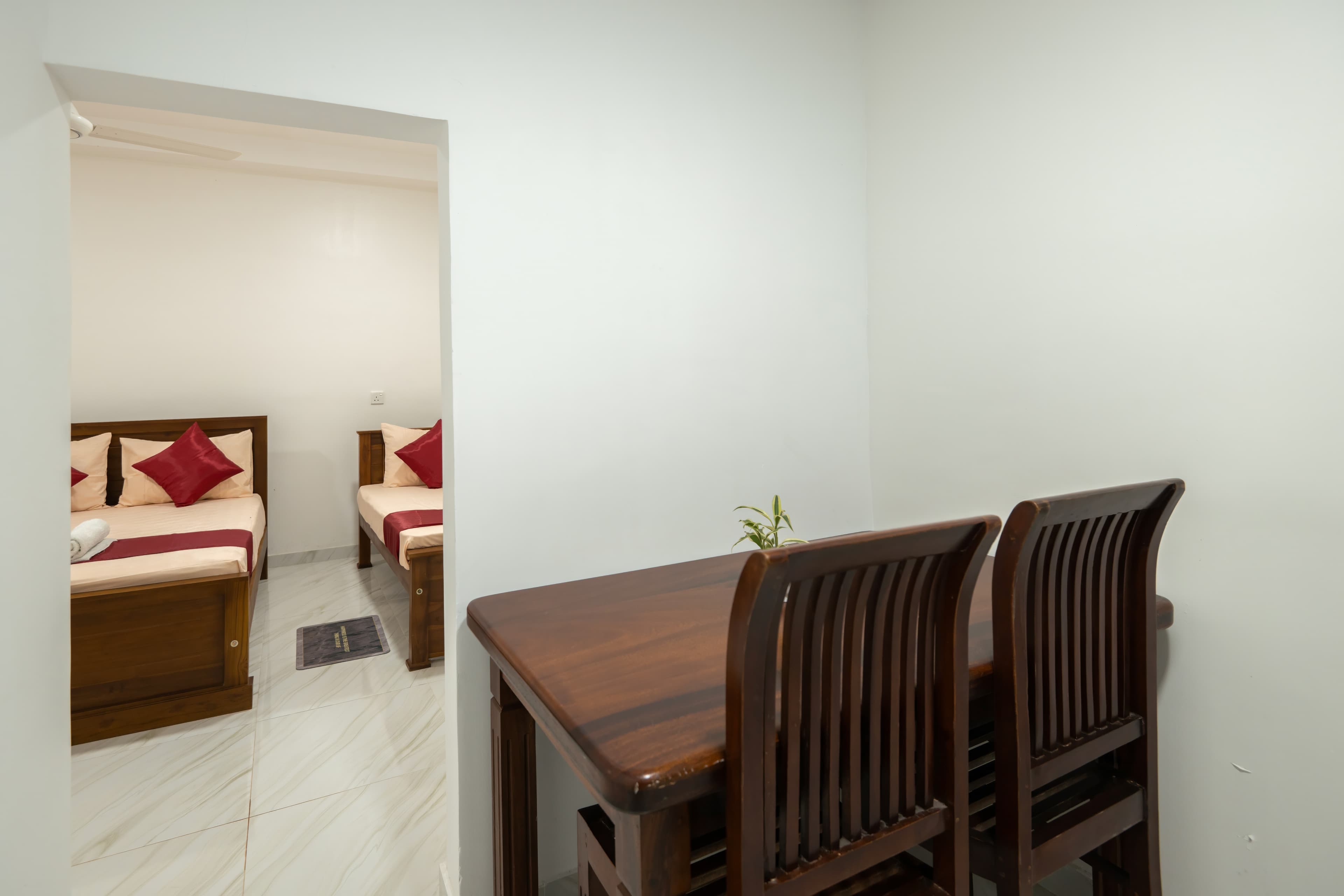Spacious Family Apartment with living area and kitchenette — photo 1