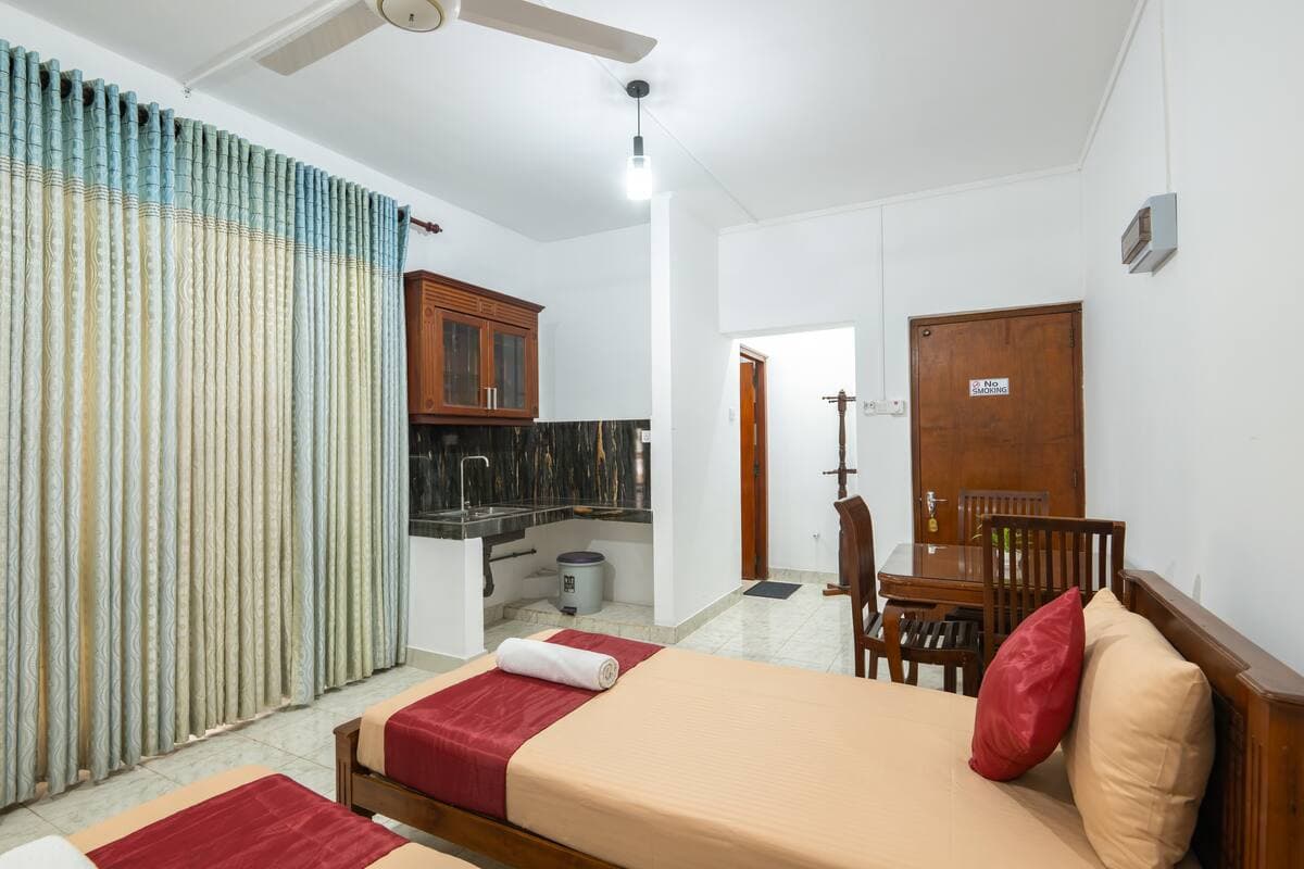 Spacious Family Apartment with living area and kitchenette — photo 2