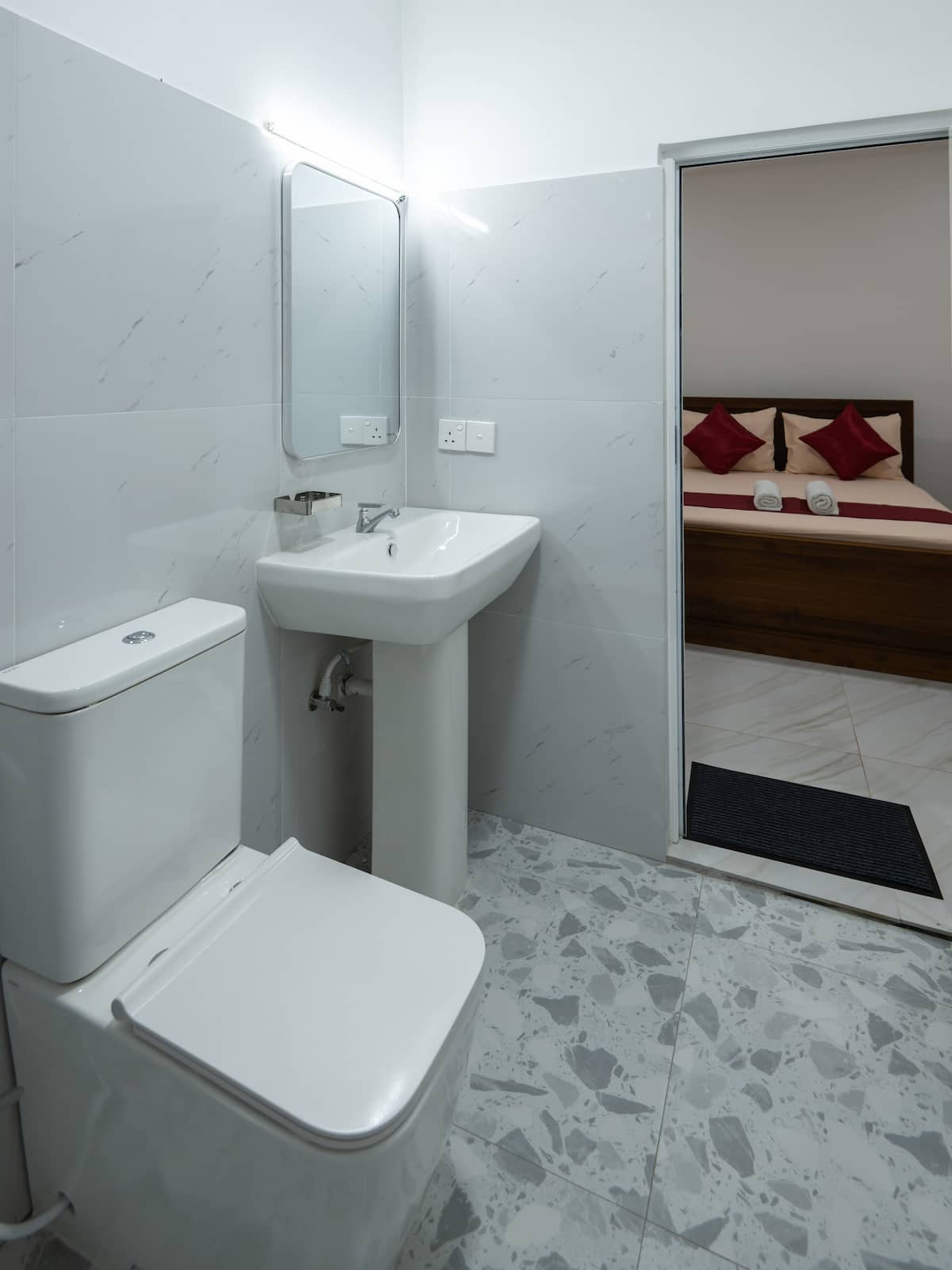 Cool Triple A/C Suite multi-bed room at Reliance Inn — photo 3